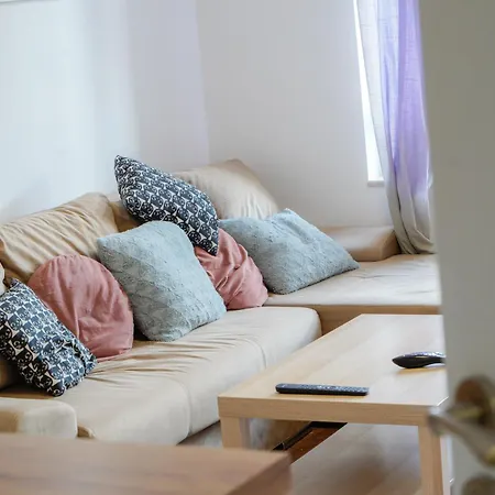 Cosy, Fully Renovated 2bd Near The Cathedral شقة فارنا