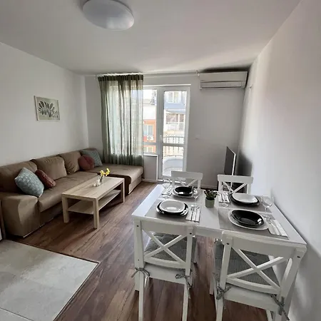 Cosy, Fully Renovated 2bd Near The Cathedral * فارنا
