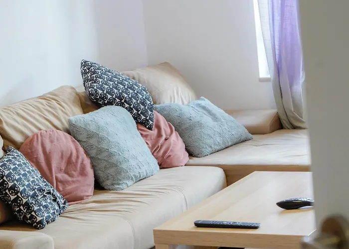 Cosy, Fully Renovated 2bd Near The Cathedral Апартаменты Варна