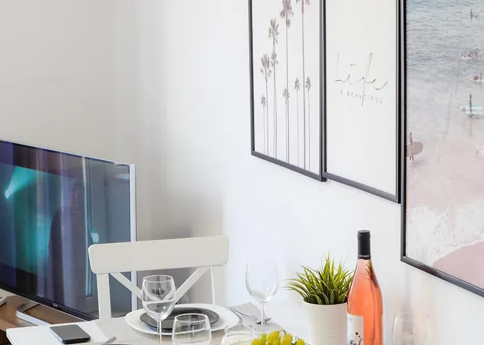 Cosy, Fully Renovated 2bd Near The Cathedral *