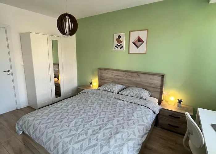 Cosy, Fully Renovated 2bd Near The Cathedral וארנה