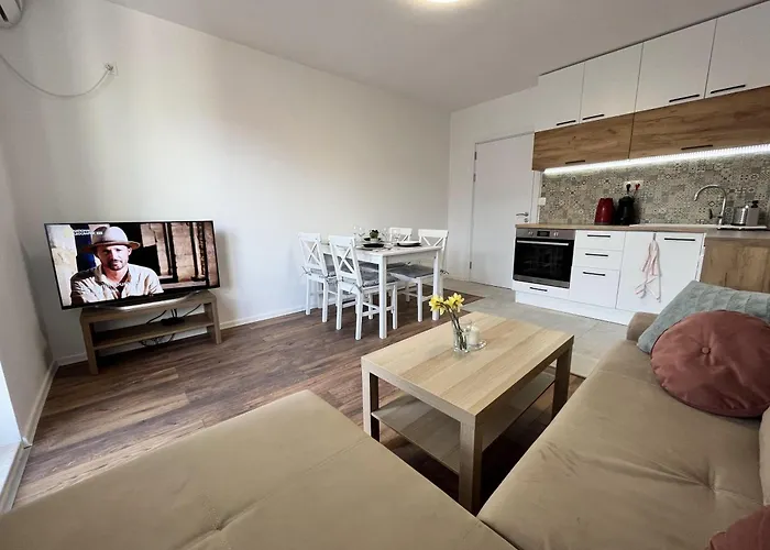 Cosy, Fully Renovated 2bd Near The Cathedral Апартаменты Варна