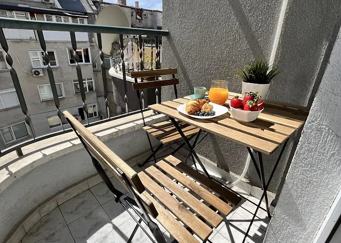 Cosy, Fully Renovated 2bd Near The Cathedral דירה