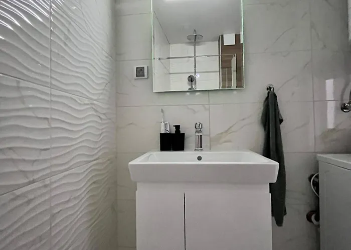 Апартаменты Cosy, Fully Renovated 2bd Near The Cathedral Варна