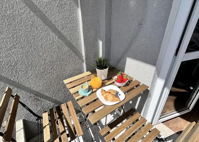 Cosy, Fully Renovated 2bd Near The Cathedral דירה וארנה